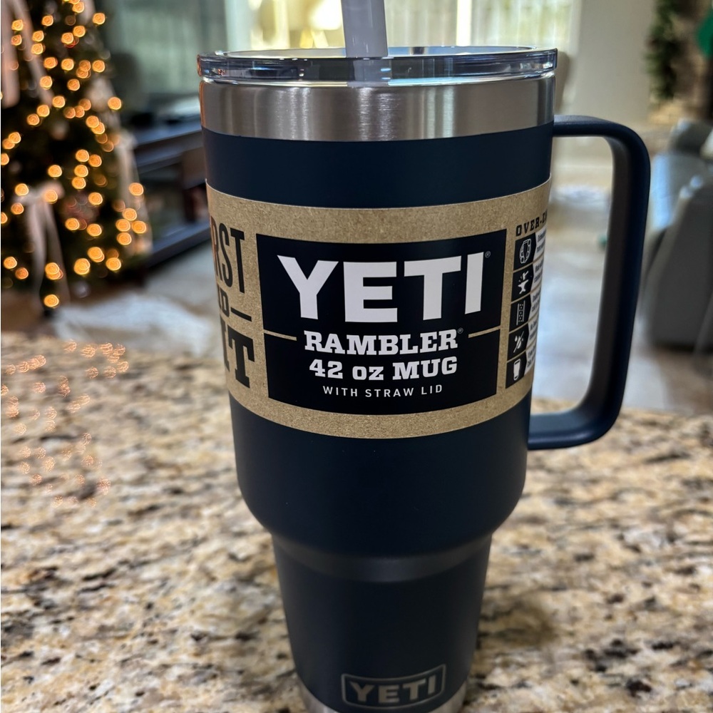 YETI Rambler 42 oz Mug with Straw Lid - Dark Blue